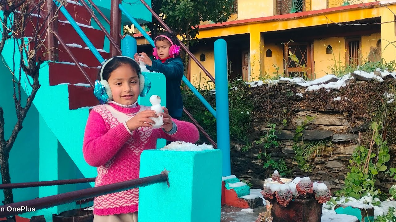 हमारे गांव कफलोडी़ में हुई दमदार बर्फबारी ♥️♥️♥️👌👌 पहाड़ी बहु ##