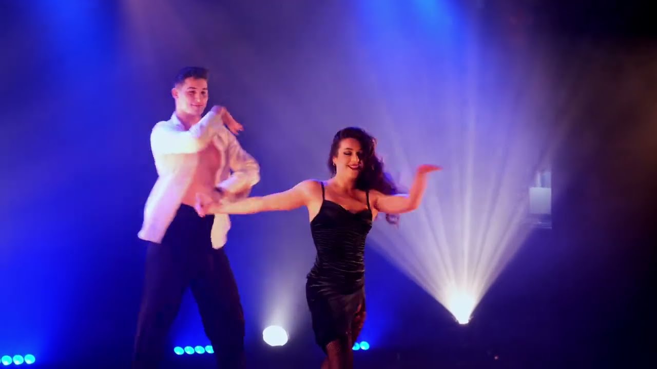 Hommage à « Bound To You » du film Burlesque