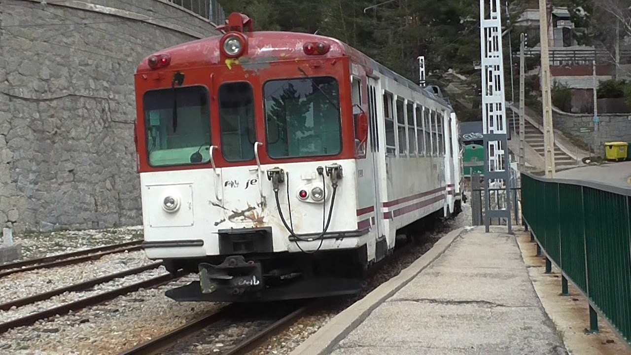 Renfe Cercanias - Automotor Electrico 442.005 en Puerto de Navacerrada