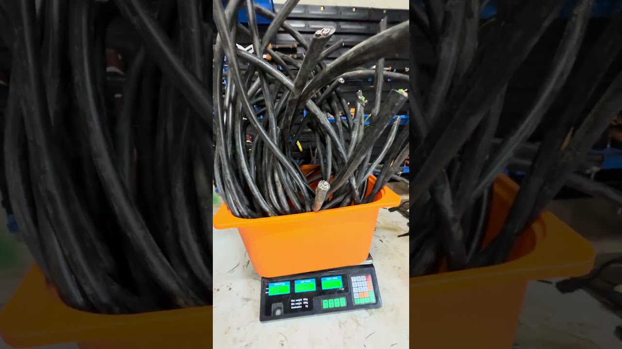 Elektryk oddał mi to za grosze&hellip; 15kg kabli 🧐