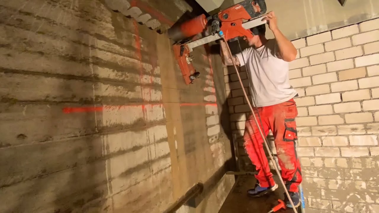 Wanddurchbruch in Beton herstellen, Betonwand sägen, Ablauf in Flachdach mit Hilti DD 150 bohren