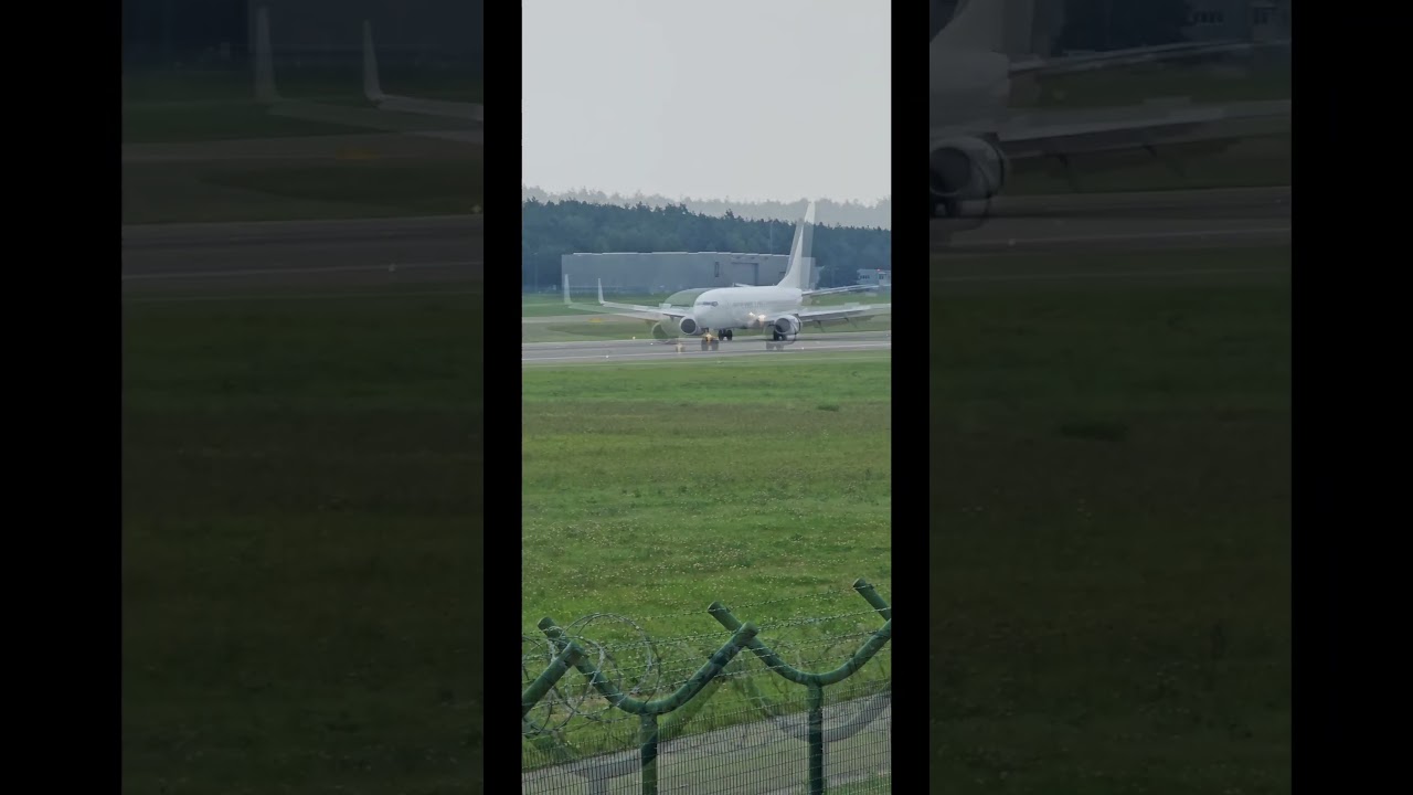 #airplane #landing🛬 #airport #gdańsk 🇵🇱