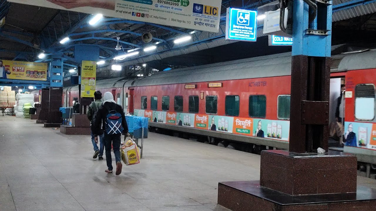 19421 Ahemdabad to Patna Express | Ahemdabad to Patna Train | 19421 Train arrives at Ujjain Junction