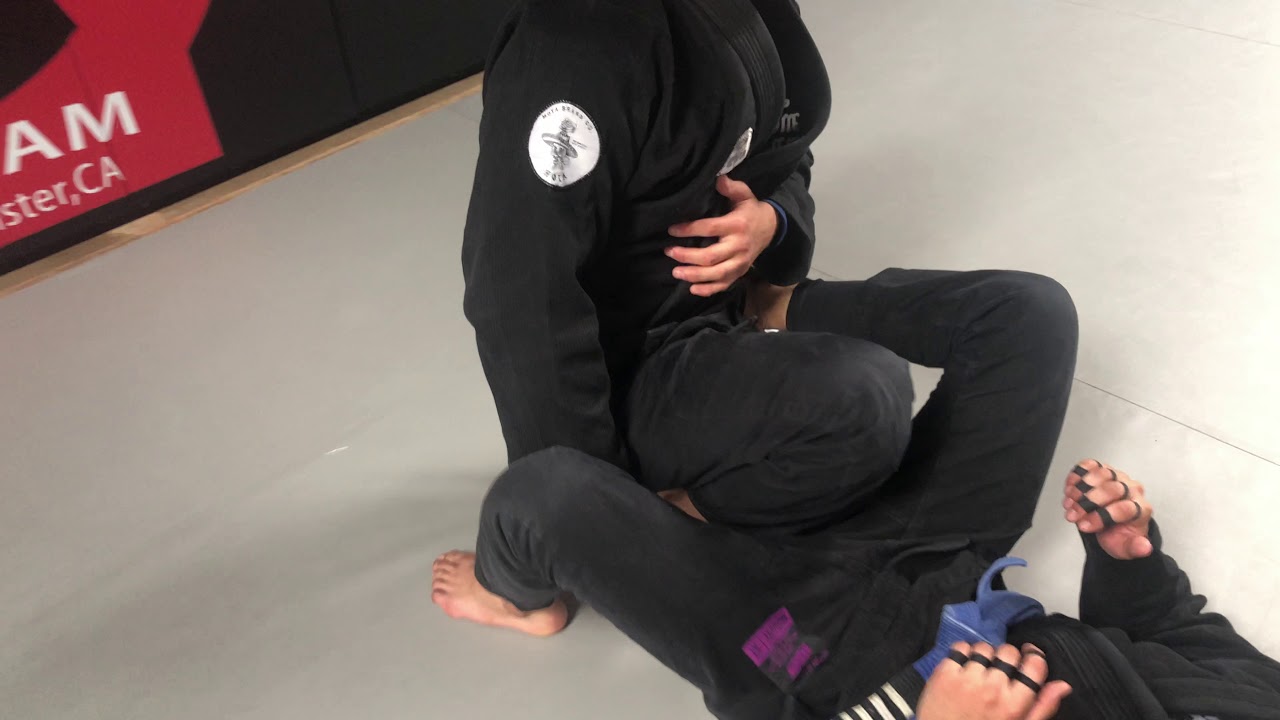Straight footlock from closed guard!