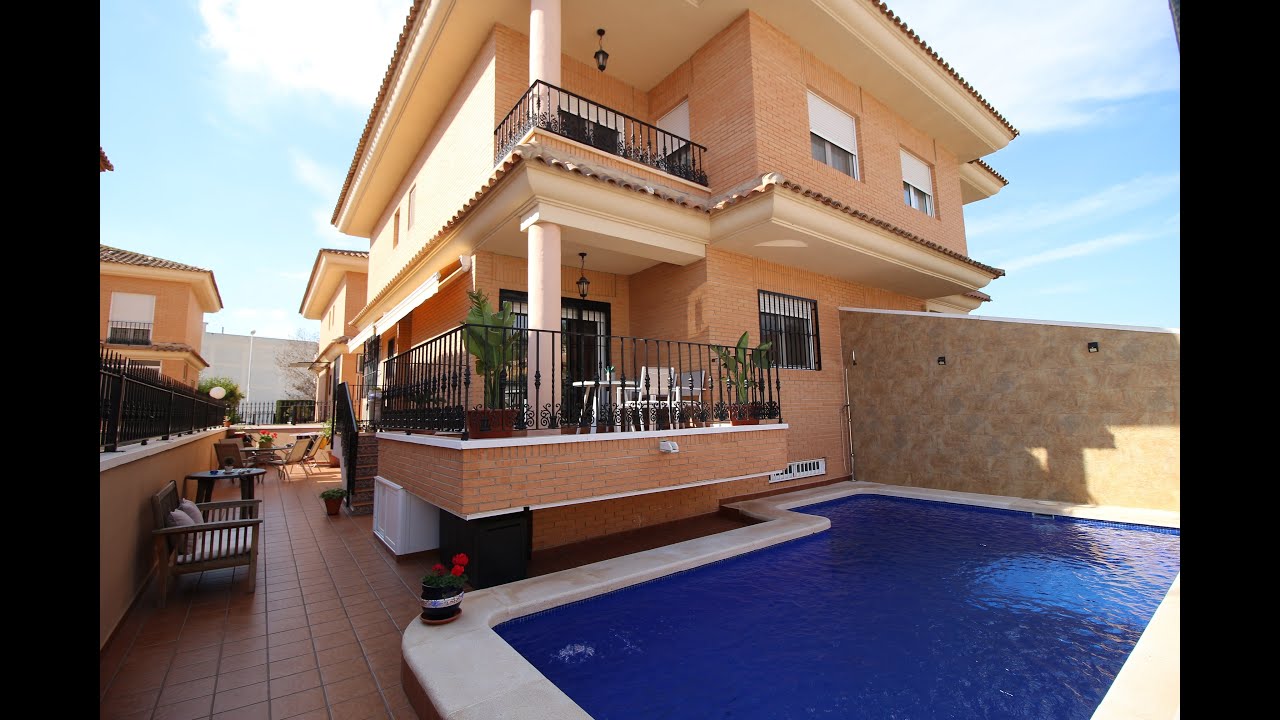 Stunning 4-Bedroom Duplex with Private Pool in Almoradí