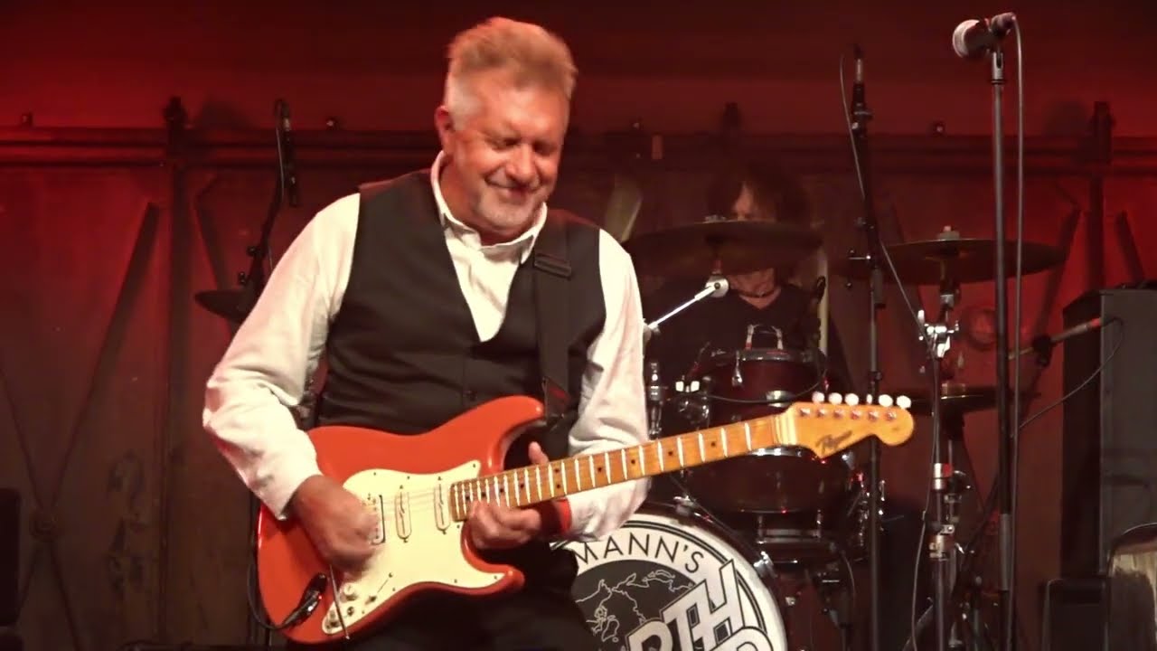 Manfred Mann's Earth Band - Don't Kill It Carol: Mick Rogers solo (live in Hamburg, 26.09.25)