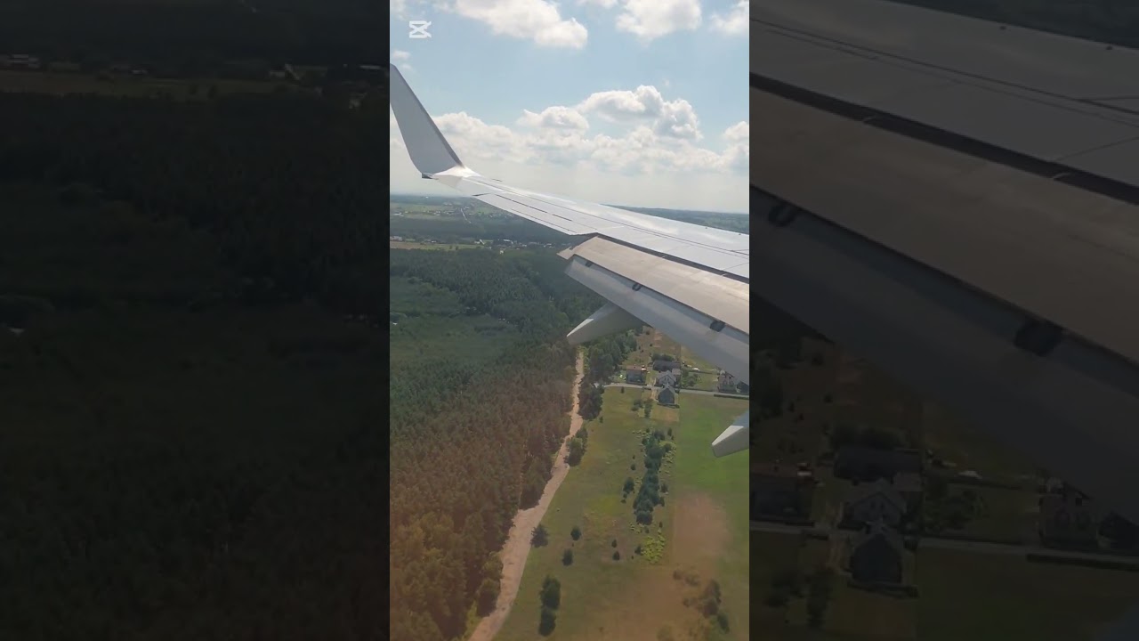 smooth landing of Ryanair Boeing 737 Ryanair