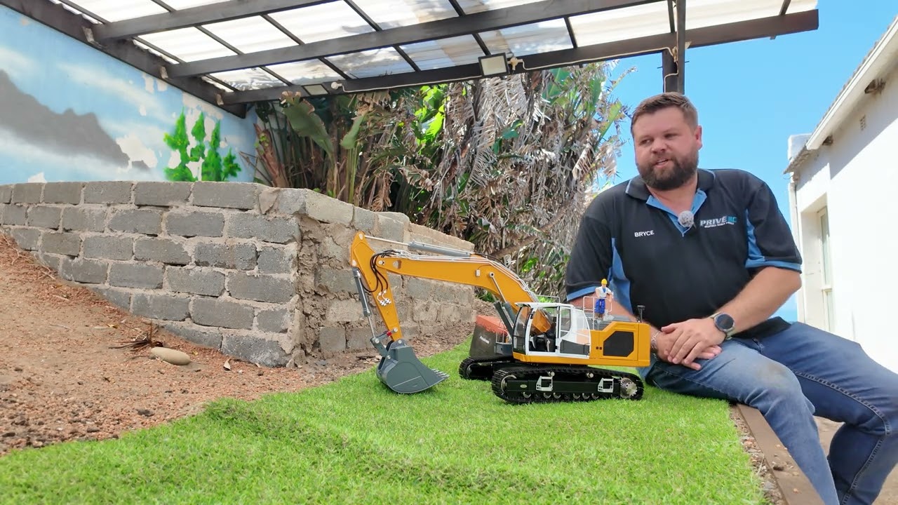 Lesu 1/14 945 Hydraulic Excavator Model Demonstration