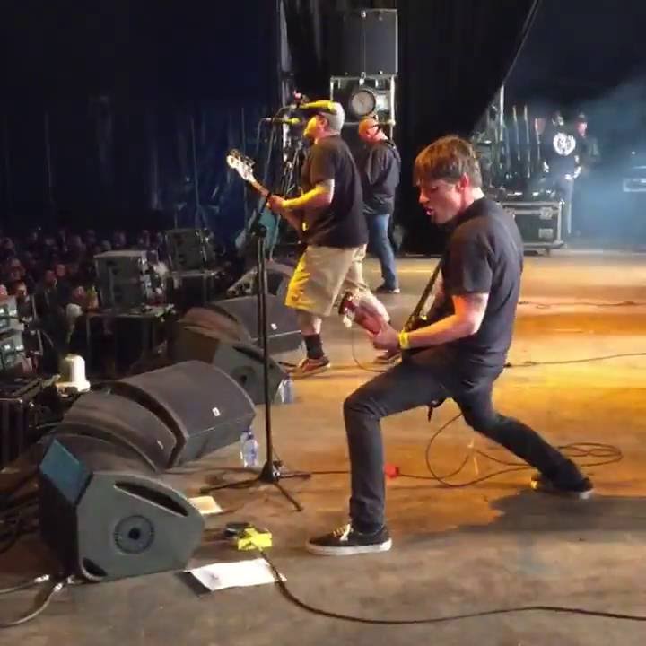 No Use and Friends - Live at Groezrock 2016!