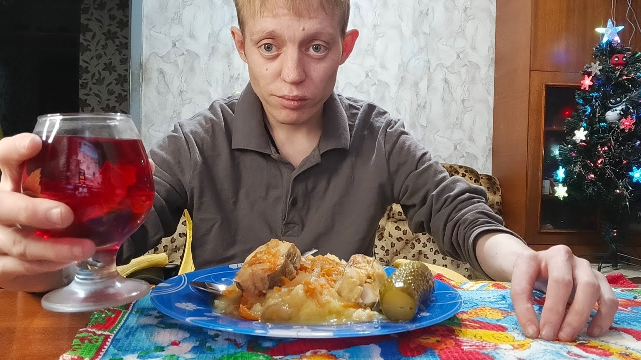 Мукбанг// Картофельное Пюре Минтай Солёный Огурчик Лечо Домашнее
