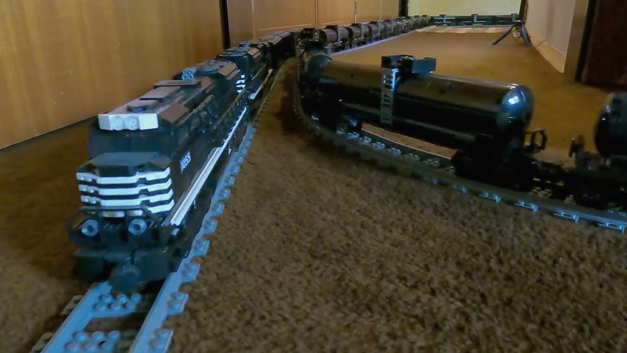LEGO / BlueBrixx / BuWizz - Long and heavy coal / oil train moved by 3 NS EMD SD70ACe units