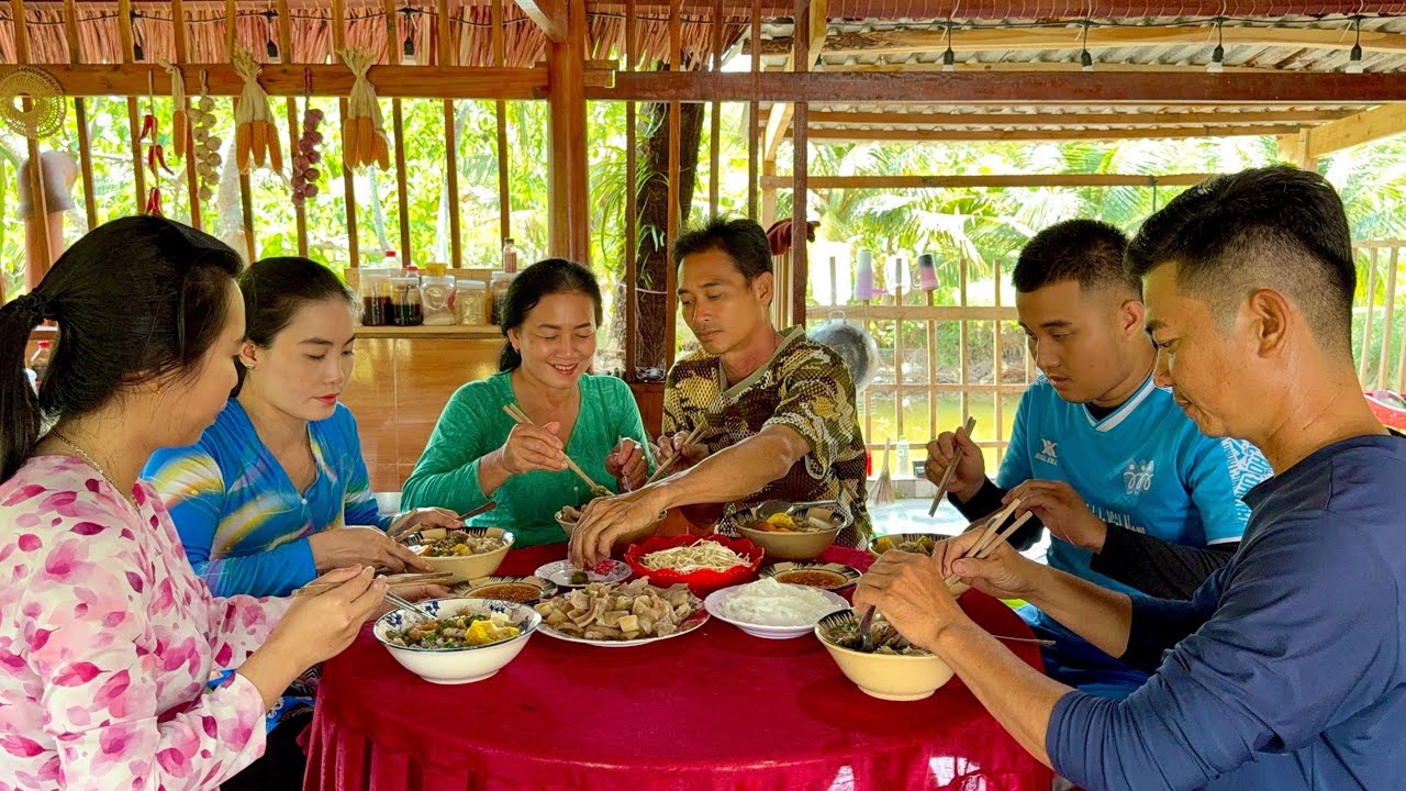 Quán Ăn Sáng Lại Nhộn Nhịp Cùng Món Bánh Canh Bắp Dò Thơm Ngon •HRUM |#137