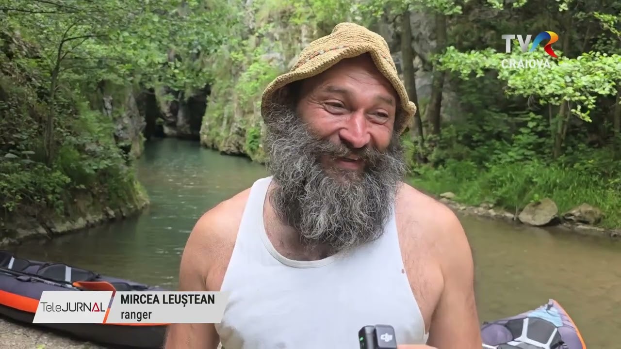 PEȘTERA TOPOLNIȚA EXPLORATĂ CU CAIACUL