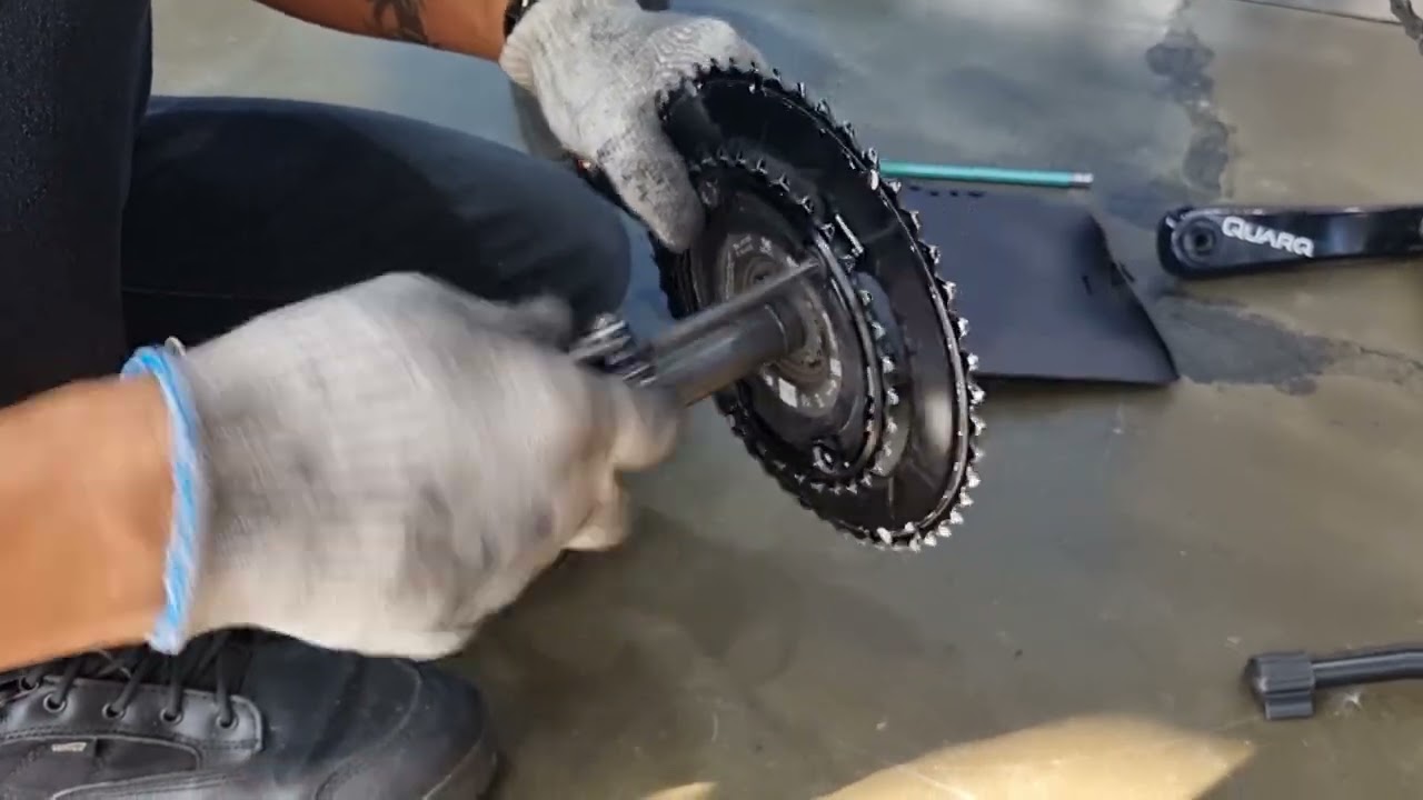 쿼크 크랭크암 분리후 체인링 교체 하는 영상.Replacing the Dura Ace chainring after removing the quark crank arm