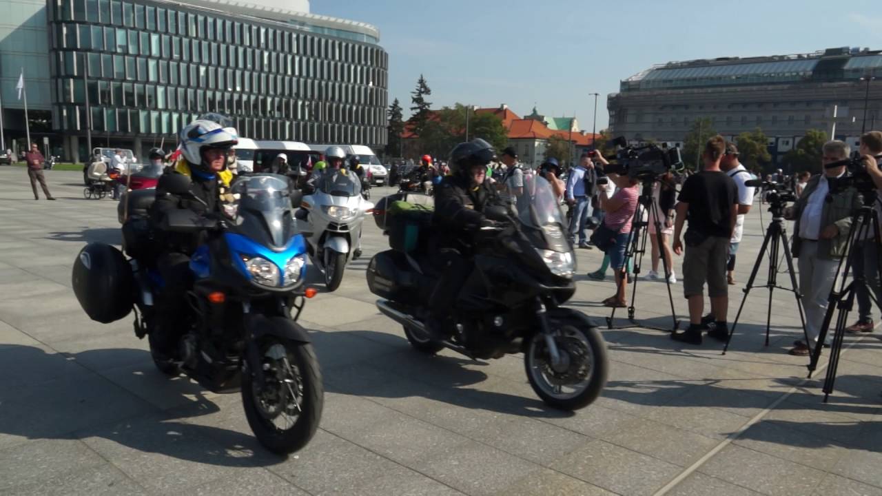 Kolumna Motocyklistów startuje z Placu Piłsudskiego