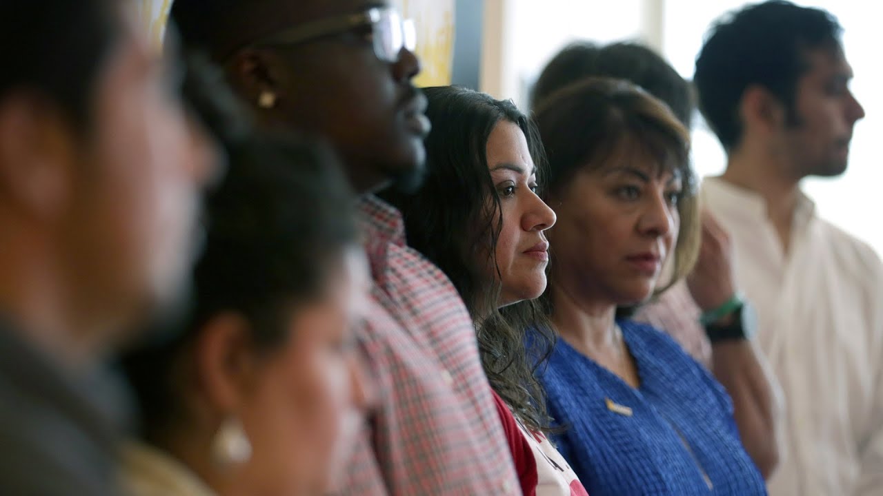 Hispanos y latinos desconocen su raza