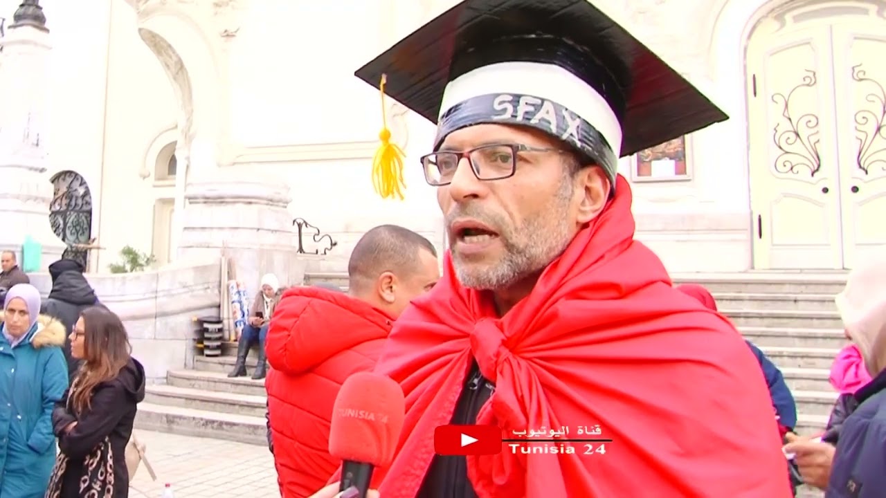 'ديقاج للحكومة'..خريج جامعة بطال 20 عام يطالب برحيل الحكومة إن فشلت في حل قضيتهم..صامدون ولن نسكت