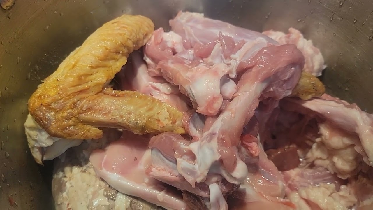 Easy Way To Make The BEST Turkey Stock! Rich and Flavorful! #stock #food #Jaritup