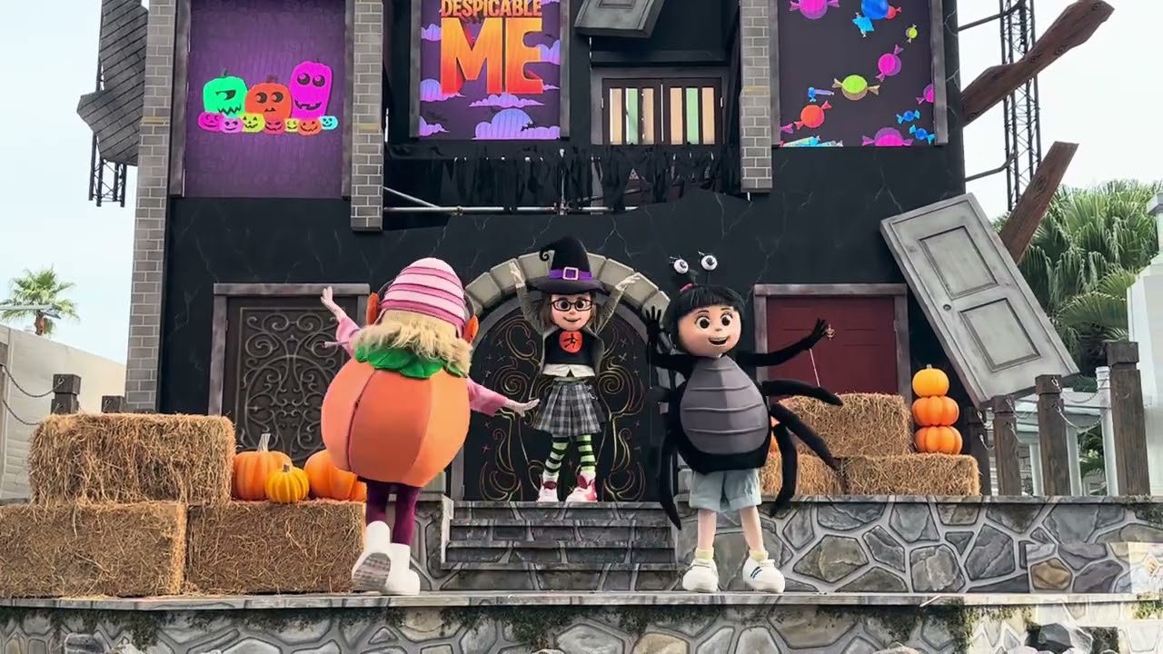 Universal Studios Singapore Despicable Me (Halloween)