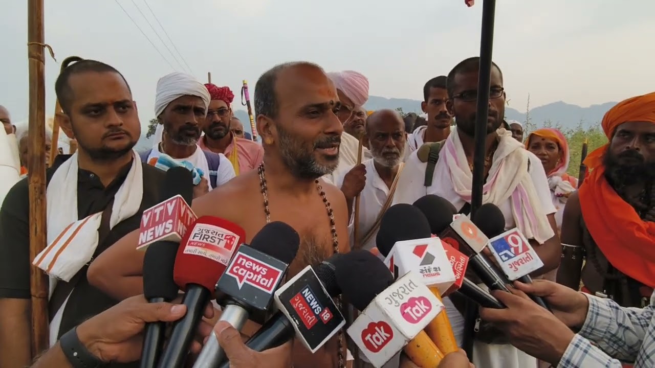 मीडिया ने पूछा कि दादा आप वायु परिक्रमा क्यों कर रहे हो?तब दादागुरु...#sanatandharma #video#parikrma