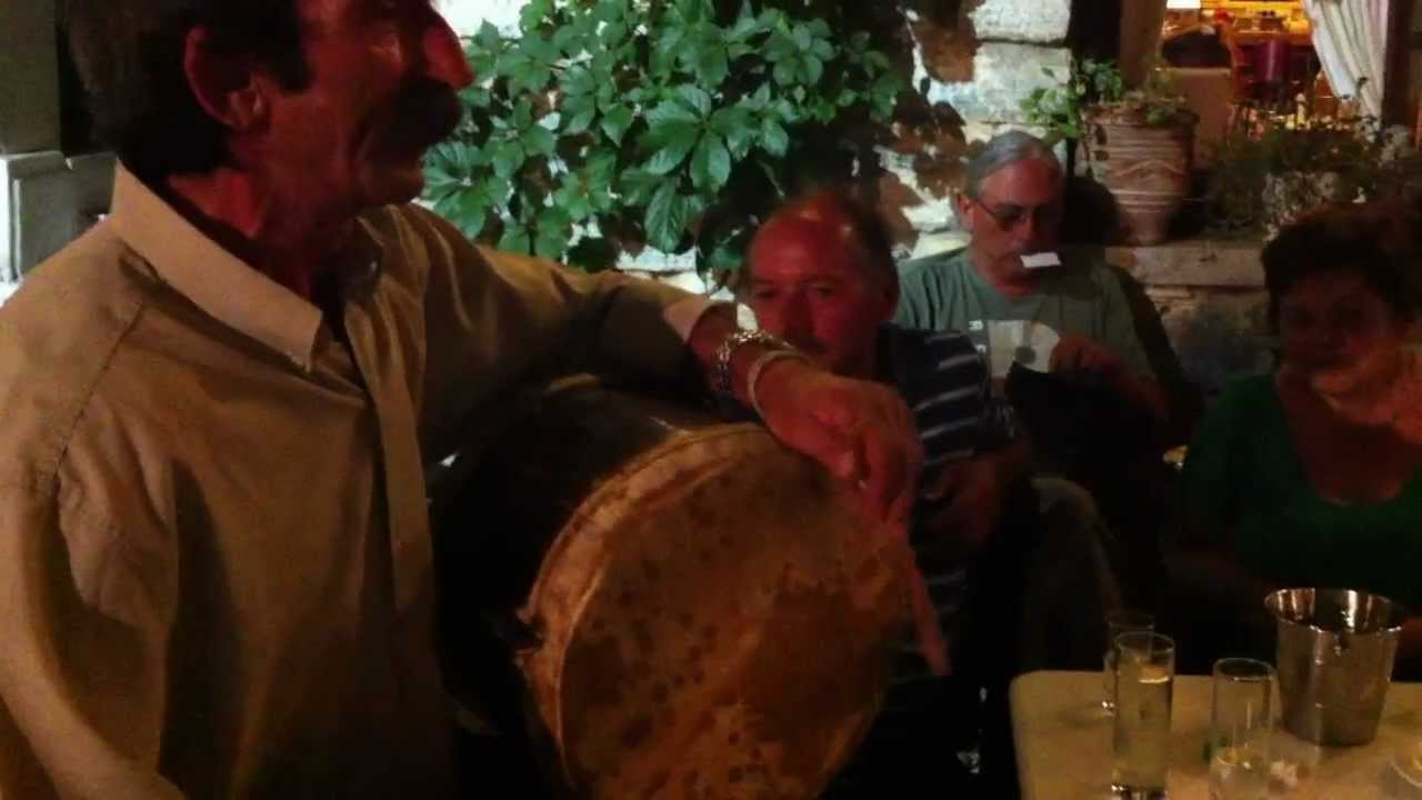 ΤΣΑΜΠΟΥΝΑ ΚΑΙ ΤΟΥΜΠΑΚΙ ΣΤΟ ΦΙΛΩΤΙ