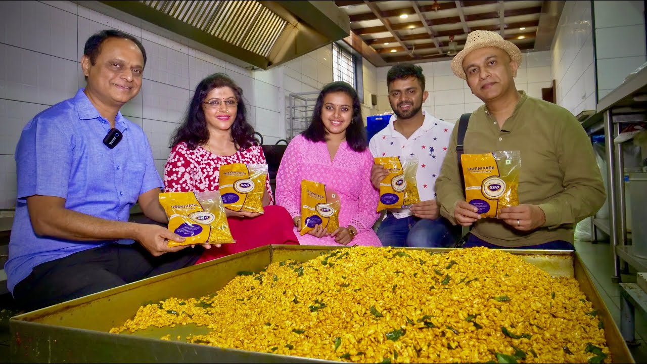 Making Of SREENIVASA BRAHMINS BAKERY Iconic CONGRESS KADLEKAI | Tasting KBC, Capsicum Puff, PalyaBun