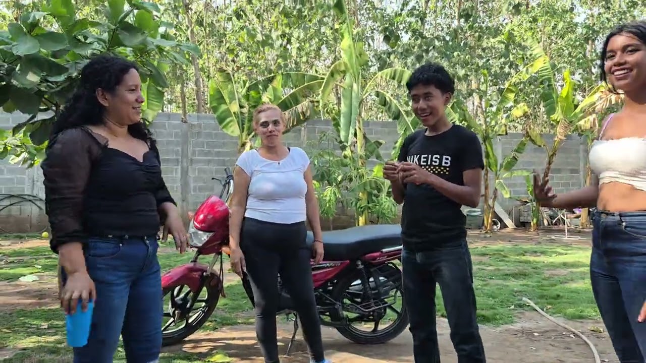 YOVANA tiene que besar a VITAMINAS y KARINA a DOÑA VICKY😱