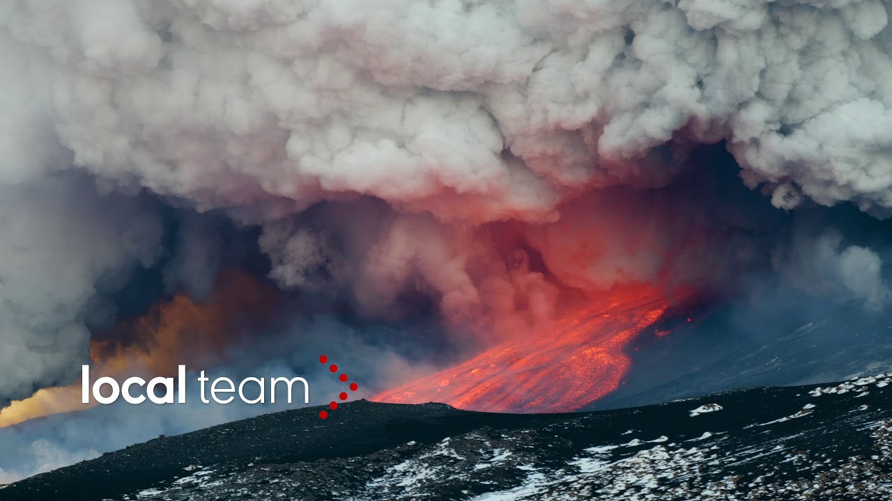 Etna, le straordinarie immagini dell'eruzione
