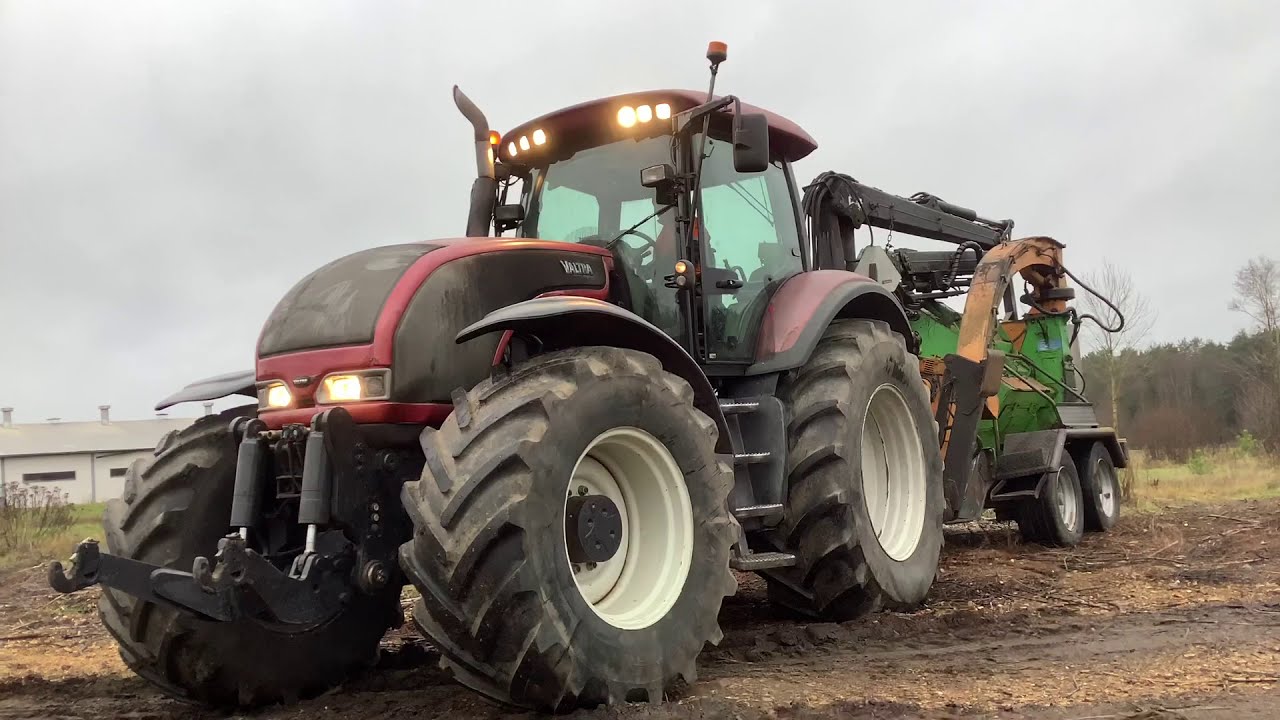 Köp Traktor Valtra S260-4 med flishugg Heizohack på Klaravik