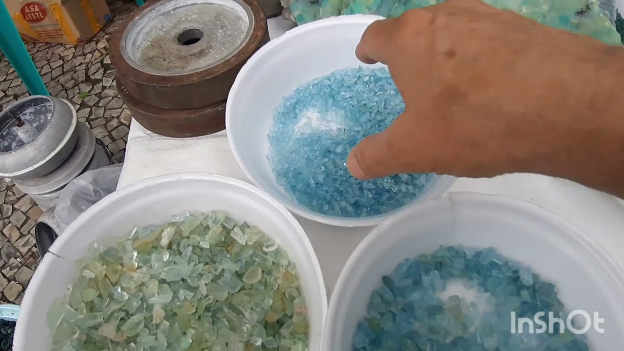 FEIRA DE PEDRAS PRECIOSAS NA RUA EM TEÓFILO  OTONI