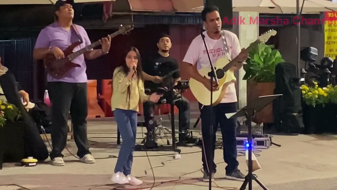 Adik Marsha bersama Sifu Bob di Bukit Bintang
