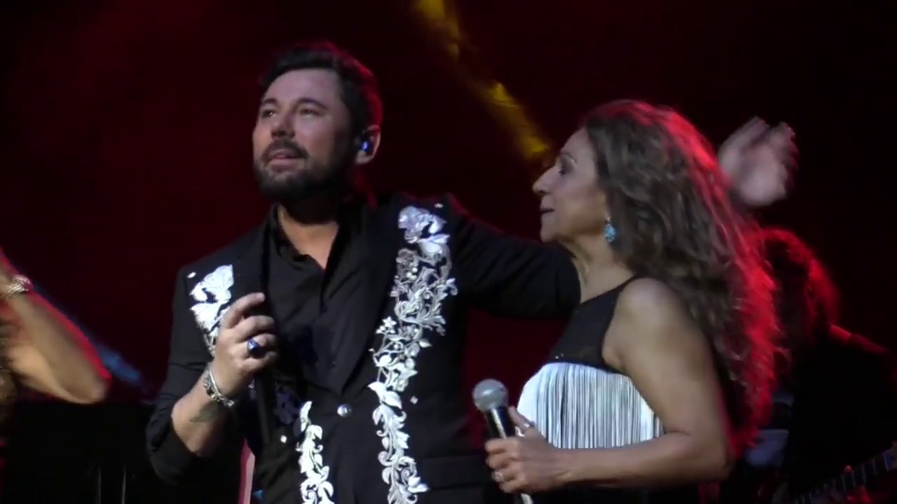 Las hermanas Flores y Miguel Poveda de concierto en New York