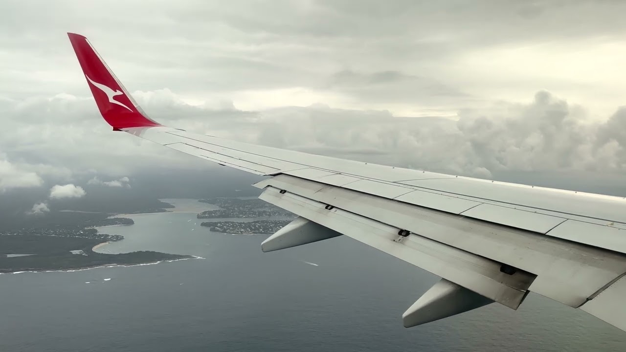 Qantas Boeing 737-800 Approach and Landing at Sydney Kingsford Smith Airport