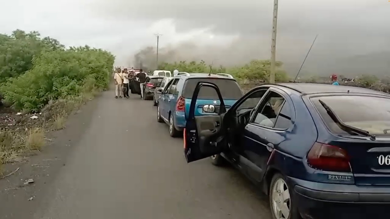 La route Moroni - aéroport de Hahaya complètement bloquée