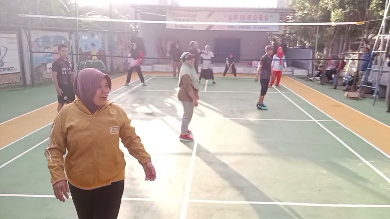 volleybal sorenya kami warga ERMAGEL 💃🏻🤸🏻‍♀️🕺🏻#fffyyyppp #volyindonesia #menyalurkanhoby 