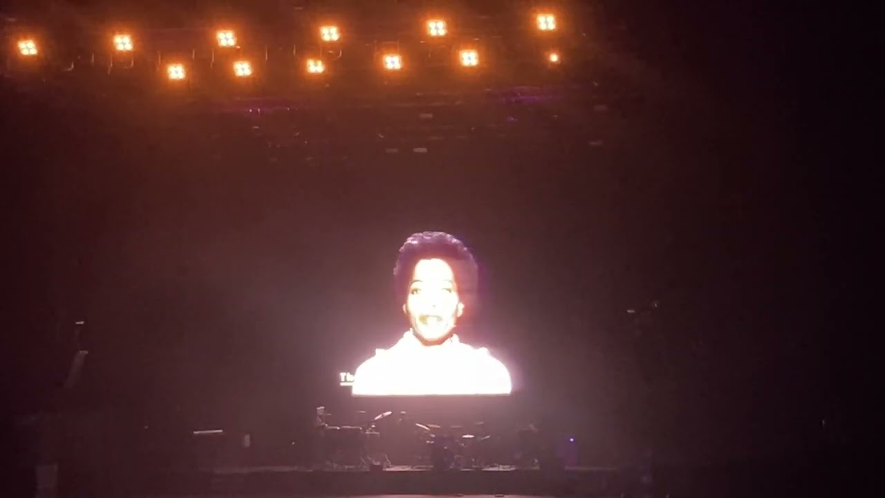 Diana Ross live in Ziggo Dome intro