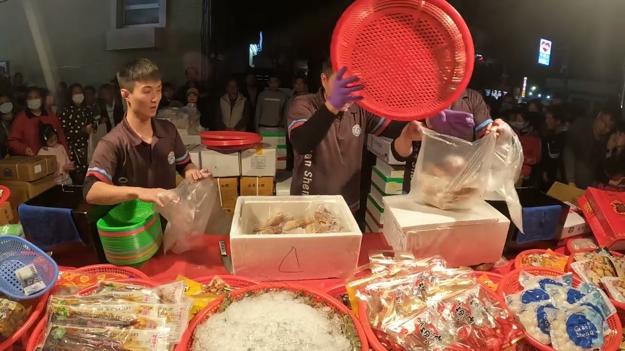12  剝皮魚這價格一喊下去，馬上一堆人搶~煎到香酥好好吃  #嘉義趙又廷 #全晟海產 #週二社頭夜市 #海鮮拍賣 #海鮮叫賣