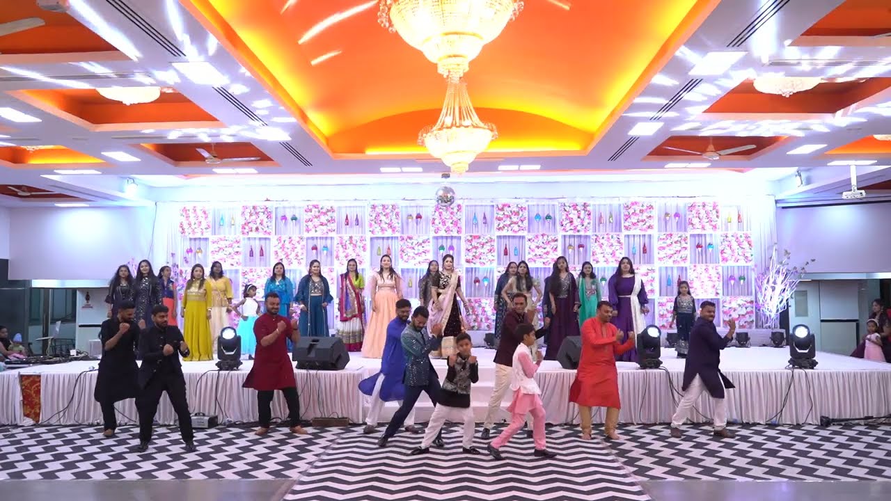 Shaam Shaandaar & Jhoom Barabar Jhoom - Groom's Family Dance Performance