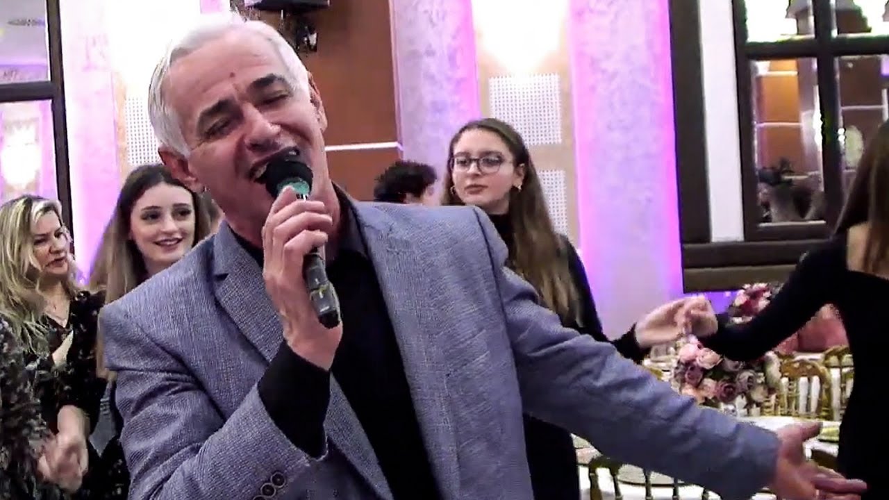 ŞARKILAR, KALABALIK, COŞKU UNUTULMAZ (Bildiğiniz Bütün Çaçak Koloları Unutun)