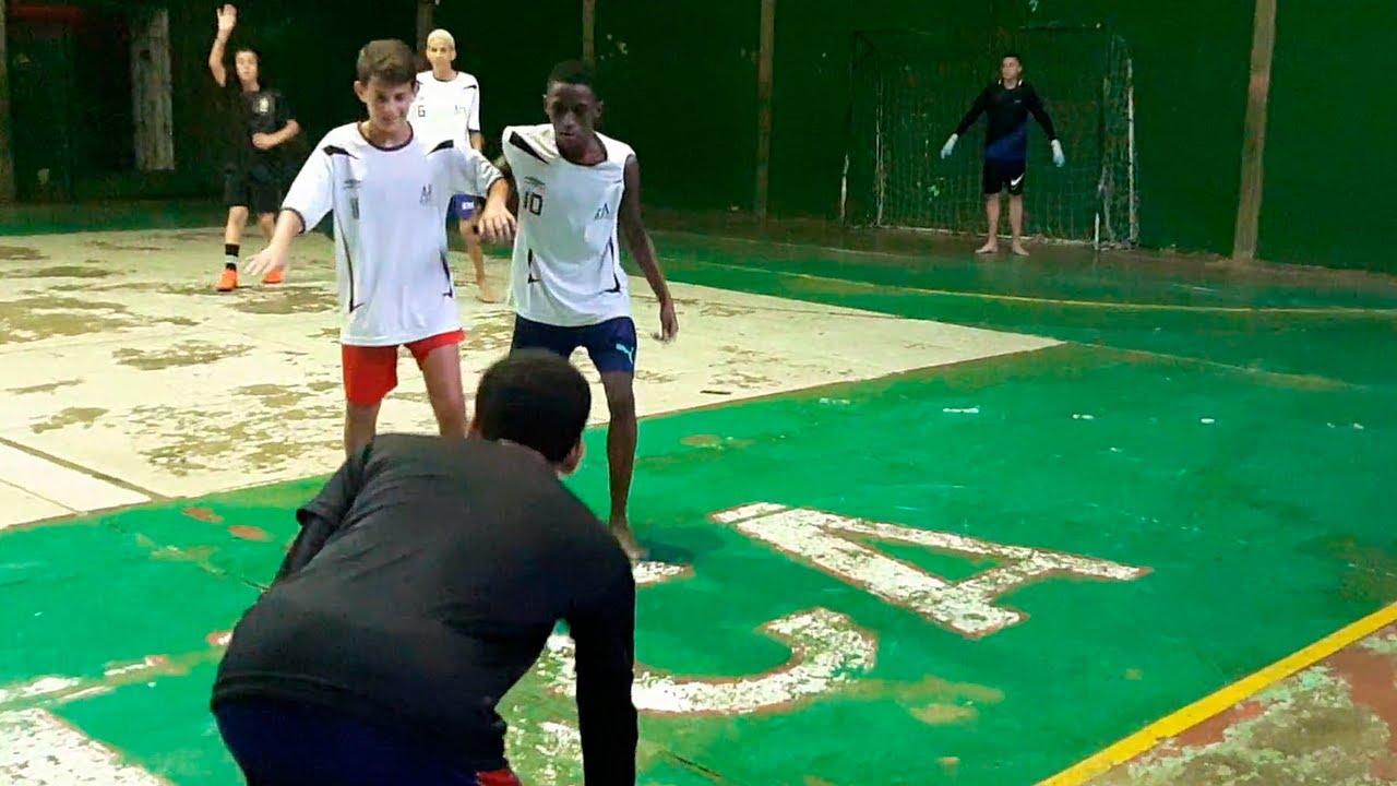Jogo de Futsal - sub 13 (foi INSANO)