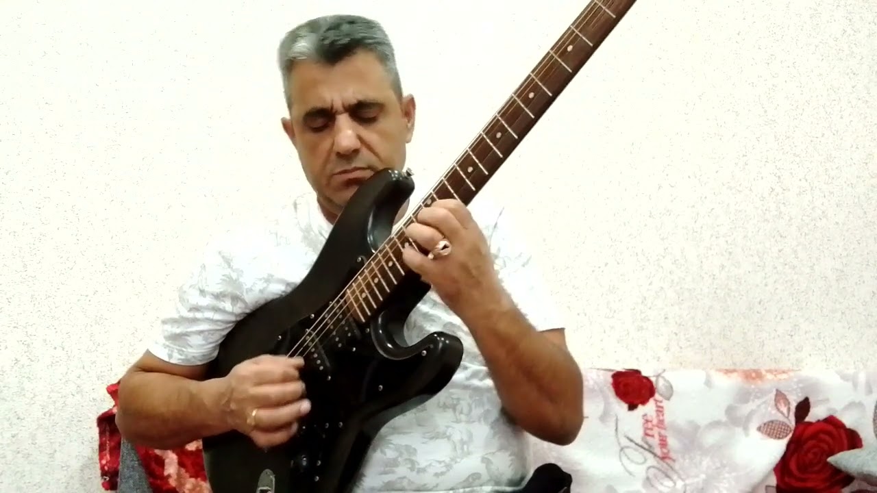 Песня Не говорите мне прощай.На гитаре Анвар Аббасов.