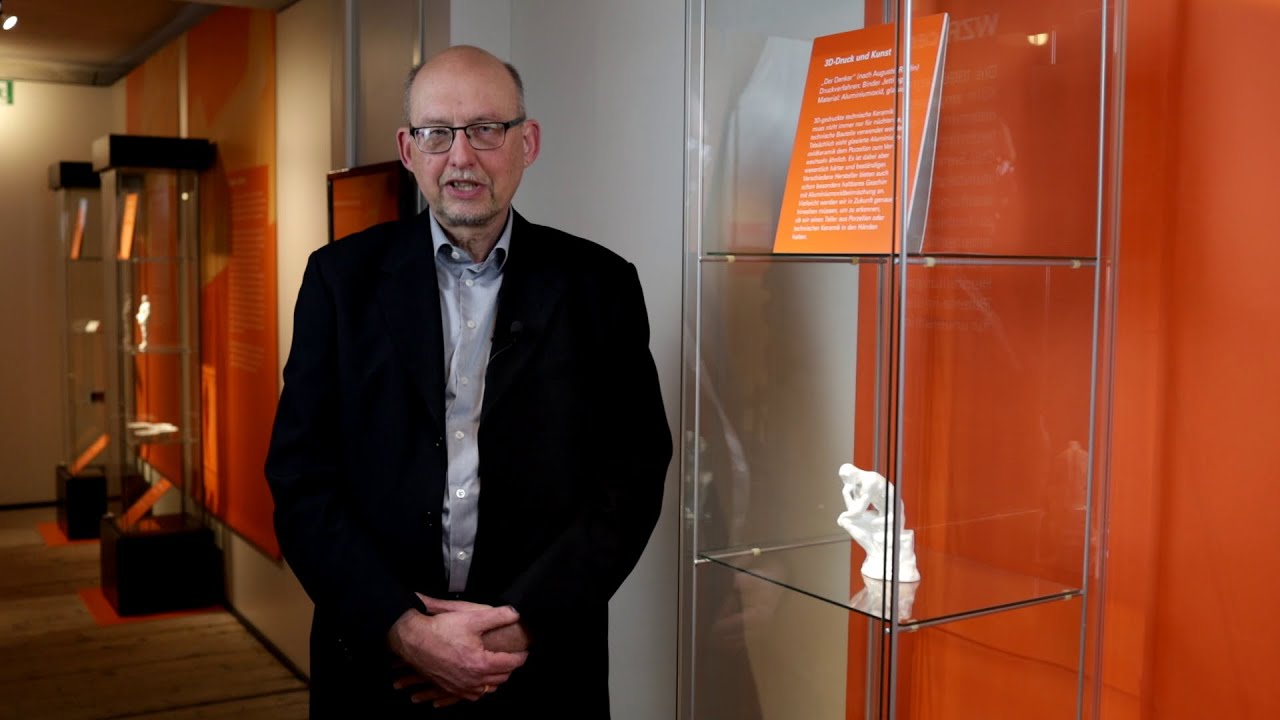 Die 3D Druckverfahren in der Ausstellung „KUNST TRIFFT TECHNIK. Keramik aus dem 3D-Drucker“