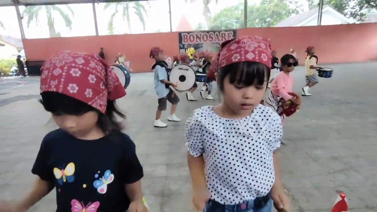 Drumband sekolah adik 