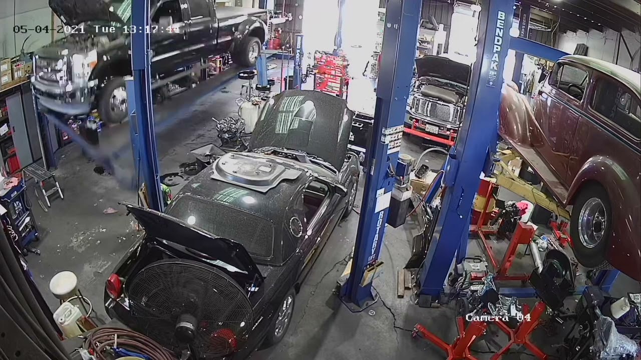 Shocking Truck Crash: Chain Snaps, Lift Fails!