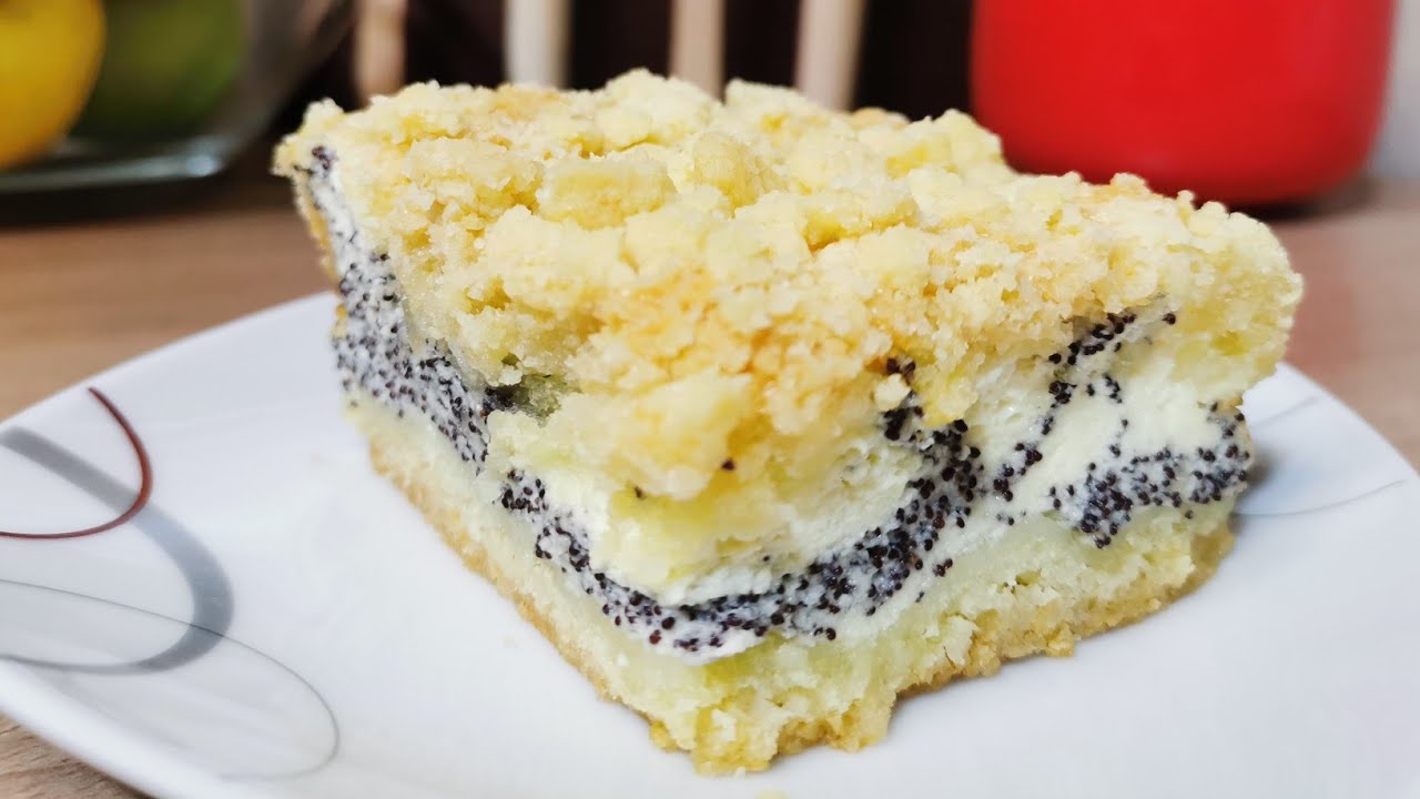 Крошечный торт со сливочным творогом и маковой начинкой в ​​узоре зебры