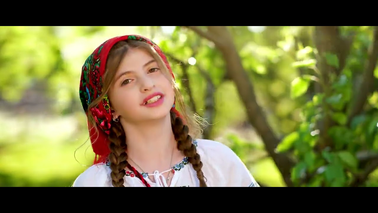 Dragu mi-i în sat la joc , Sara Godea