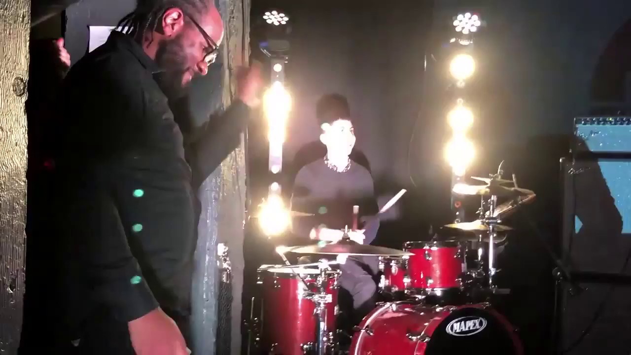 Xelavate 'Medley featuring Yolanda Charles' on bass