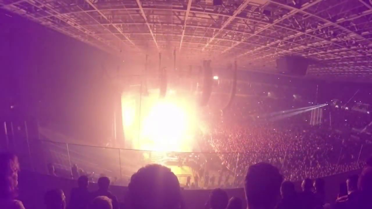 GREEN DAY - Live in Pala Alpitour Turin, Italy - Full Concert (January 10, 2017) #RevRadTour
