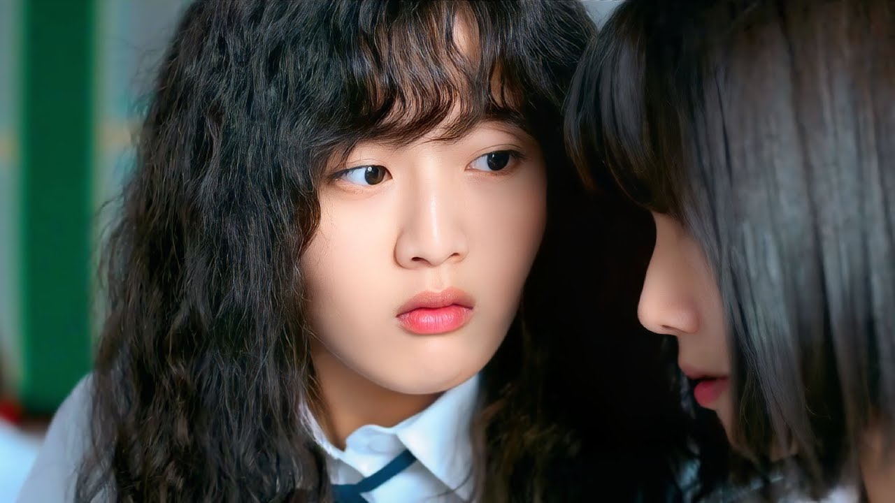 She Was Bullied for Her Curly Hair, but the Most Handsome Boy Fell for Her
