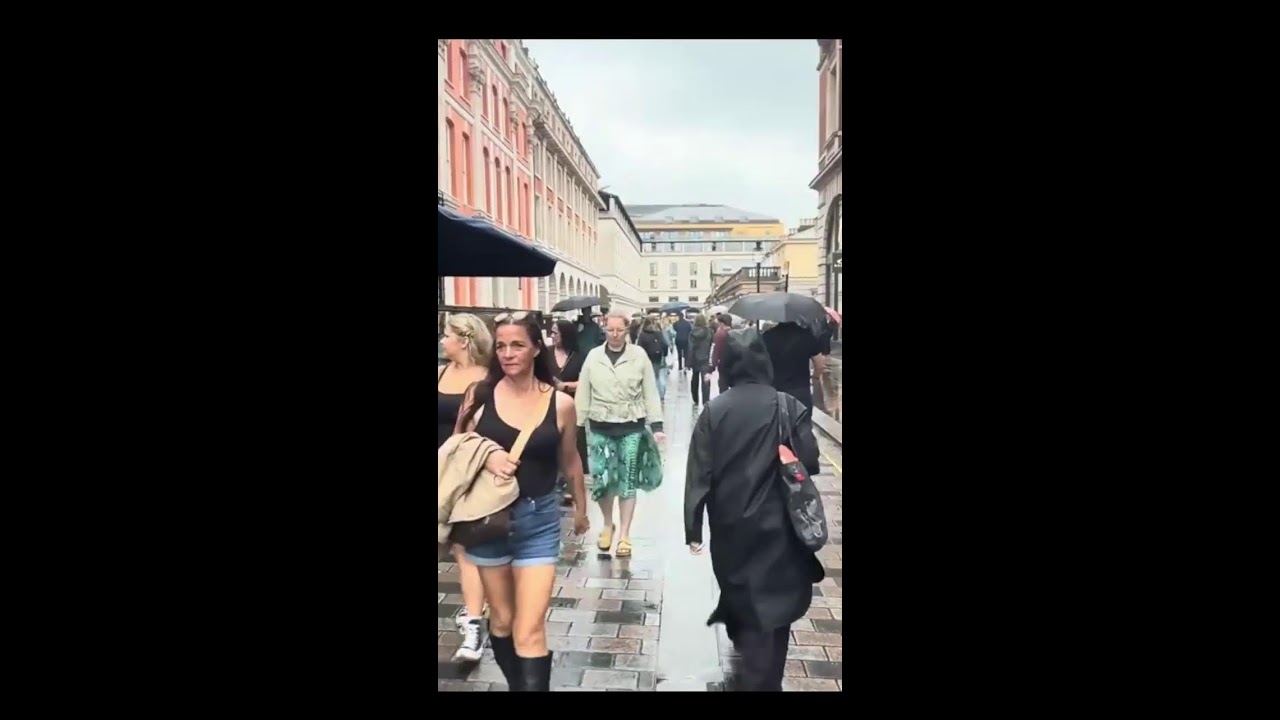 Live Vertical - London Heavy Rain Hits Central London 2026